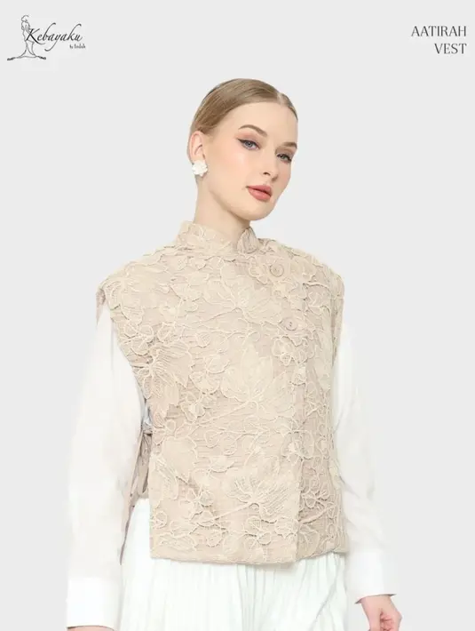 Detail kain batik, tenun hingga kebaya sentuhan modern tampil memikat. Harmoni antara desain elegan dan rasa bangga akan budaya Indonesia menutup penampilan kedua brand ini dengan kesan mendalam bagi para pengunjung. (foto/dok: fimela.com)