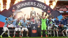 Selebrasi pemain Manchester City setelah berhasil mengalahkan Watford dan keluar sebagai juara Piala FA 2019 yang berlangsung di Wembley Stadium, London, Sabtu (18/5/2019). Manchester City berada diposisi delapan klub dengan raiah Piala FA terbanyak dengan mengoleksi 6 trofi Piala FA pada musim 1903/1904, 1933/1934, 1955/1956, 1968/1969, 2010/2011, 2018/2019. (AFP/Daniel Leal)