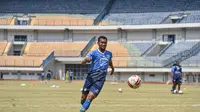Striker Persib Bandung, Beni Oktovianto. (Bola.com/Erwin Snaz)