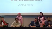 Penandatanganan MoU antara Pertamedika IHC dan IJN untuk perkuat layanan kesehatan jantung di Indonesia dan Malaysia. (Foto: Istimewa)