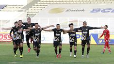 Dewa United berhasil menaklukkan Badak lampung pada laga kedelapan Liga 2 2021-2022, Selasa (16/11/2021). (Bola.com/M iqbal Ichsan)