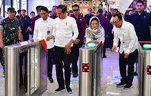 Naik Kereta Whoosh, Jokowi dan Iriana ke Bandung Buka Piala Presiden 2024