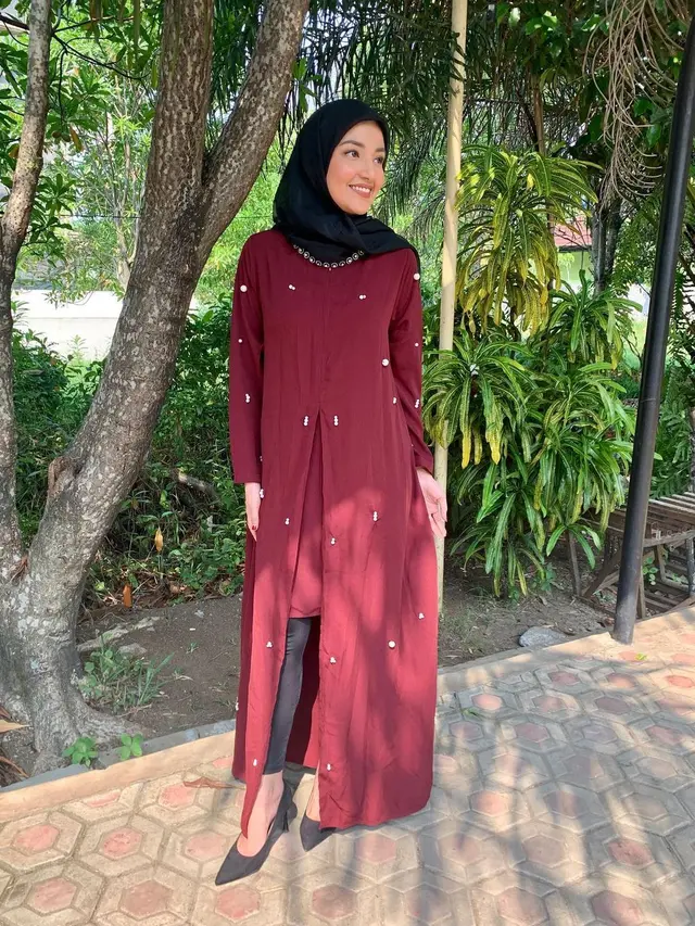 6 Pesona Tsania Marwa Tampil Berhijab, Curi Perhatian
