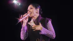 Andini Aisyah Hariadi atau bisa disebut Andien menjadi salah satu line-up Prambanan Jazz 2022 hari pertama. Dimulai tepat pukul 18.00 WIB, Andien tampil memukau dengan pakaian bernuansa Jawa. (Instagram/andienaisyah)