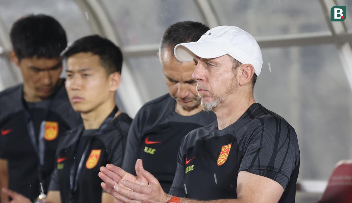 <p>Pelatih kepala Timnas China U-20, Dejan Djurdjevic saat menghadapi Timnas Indonesia U-20 pada laga kedua uji coba internasional di Stadion Madya Gelora Bung Karno, Senayan, Jakarta, Senin (25/3/2024). (Bola.com/Abdul Aziz)</p>