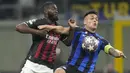 <p>Milan punya kans untuk membuka skor pada menit ke-37 saat Leao dengan kecepatannya menaklukkan Francesco Acerbi dan masuk dari sisi kiri. Dia menuntaskan dengan sepakan menyilang yang masih melebar di tiang jauh. (AP Photo/Luca Bruno)</p>