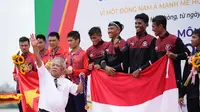 Atlet-atlet rowing Indonesia berfoto bersama usai merebut medali emas di SEA Games 2021 Hanoi (Tim CDC NOC Indonesia/Tim CdM)