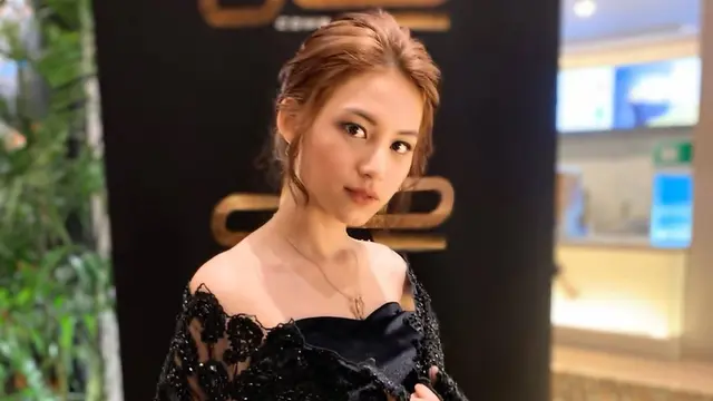 FOTO: Kerap Tampil Sporty dan Kasual, Ini Gaya Feminim Lania Fira yang Menawan