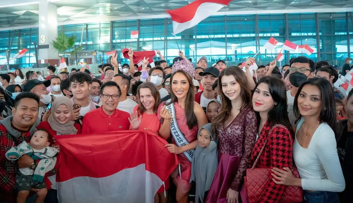 Keberangkatan Laksmi De Neefe menuju New Orleans diantar keluarga dan pendukung setianya.[instagram/officialputeriindonesia]