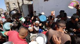 Menipisnya stok makanan dikarenakan blokade ketat yang dilakukan militer Israel terhadap masuknya makanan dan bantuan kemanusiaan. (Eyad BABA/AFP)