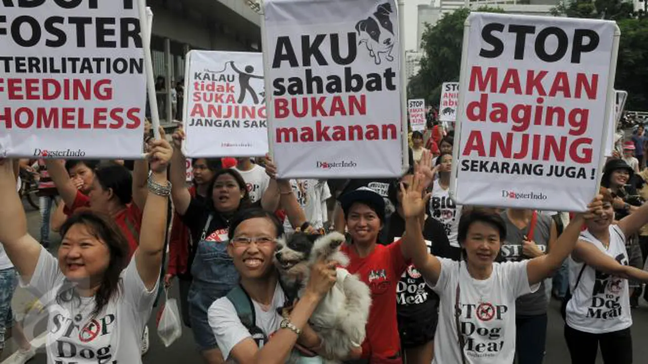 Menguak Fakta Perdagangan Daging Anjing di Indonesia