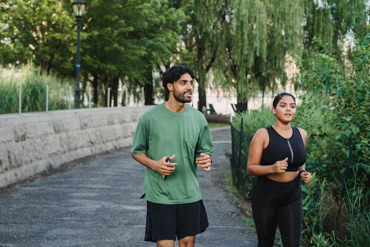 Ilustrasi Brisk Walking