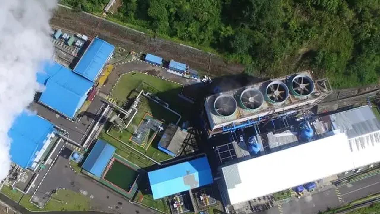 "Dengan bantuan keahlian dan investasi Inggris, Indonesia tengah mempercepat transisinya dari batu bara ke listrik bersih, serta bekerja keras dalam mencapai net zero pada tahun 2060 atau lebih cepat," kata Stuart mengakhiri.