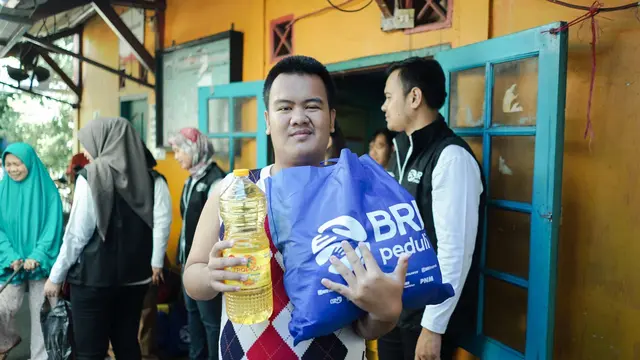 BRI Group Bagikan 128 Ribu Paket Sembako dan Santuni 4.600 Anak Yatim di Berbagai Daerah
