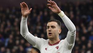 Bek Manchester United, Diogo Dalot saat menghadapi Aston Villa pada laga pekan ke-24 Premier League 2023/2024 di Villa Park, Birmingham, Minggu (11/2/2024). (AP Photo/Rui Vieira)