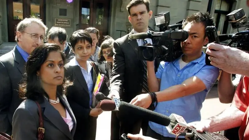 Nusrat Jahan Choudhury (kiri), seorang pengacara hak-hak sipil keturunan Bangladesh, akan bertugas di pengadilan distrik federal di negara bagian New York jika pencalonannya dikonfirmasi [File: Rick Bowmer/AP Photo]