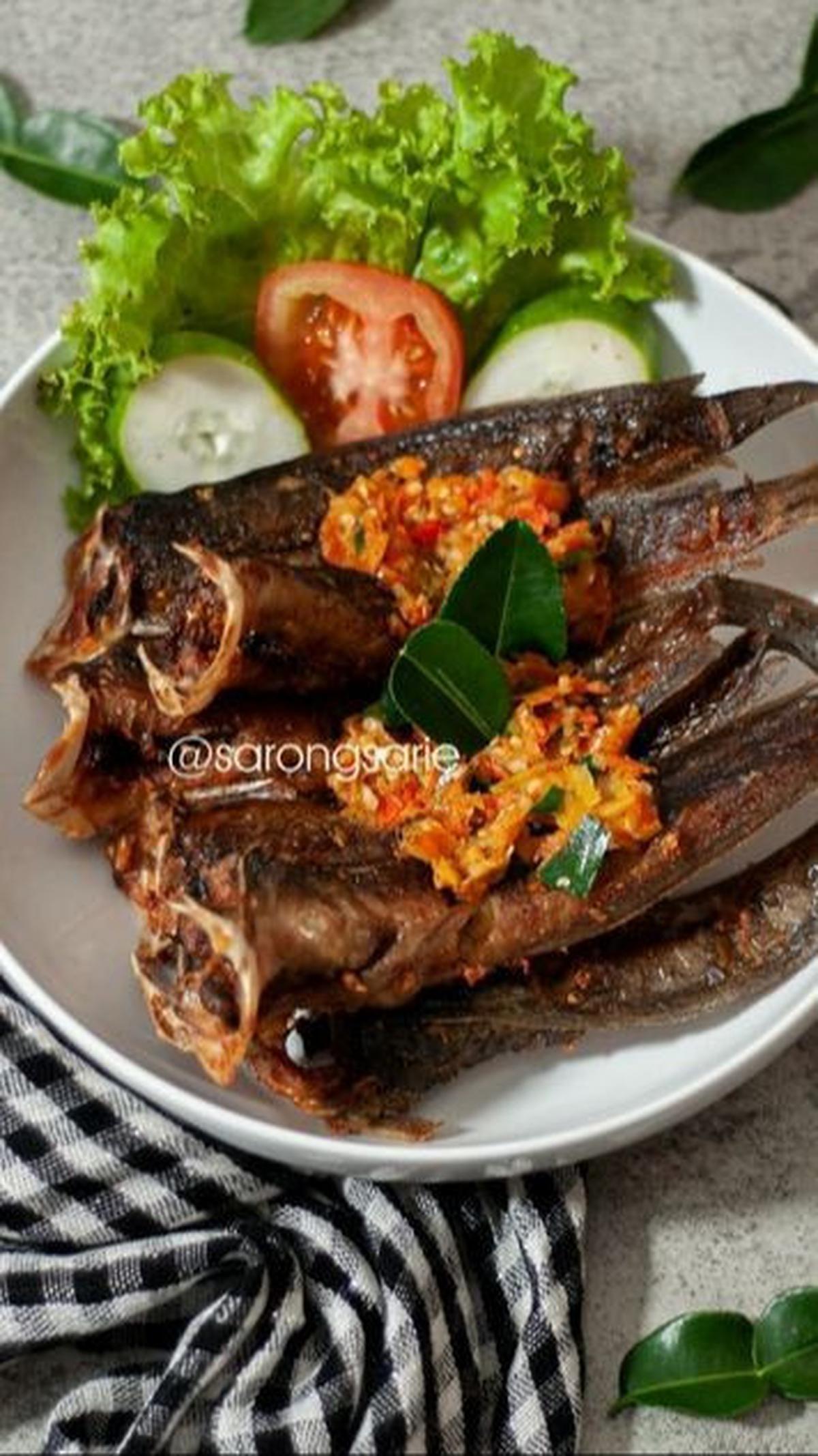 9. Resep Buat Buka Puasa dan Sahur: Lele Sambal Daun Jeruk<br>