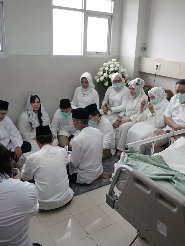 Potret akad nikah Ralf Morscheck dan Anisa Farida Amalia di rumah sakit