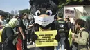 Greenpeace Malaysia dan Himpunan Advocacy Rakyat Malaysia (HARAM) menggelar aksi damai di depan Kedutaan Besar Indonesia di Kuala Lumpur, Jumat, 4 September 2026. (AFP/ Arif Kartono)