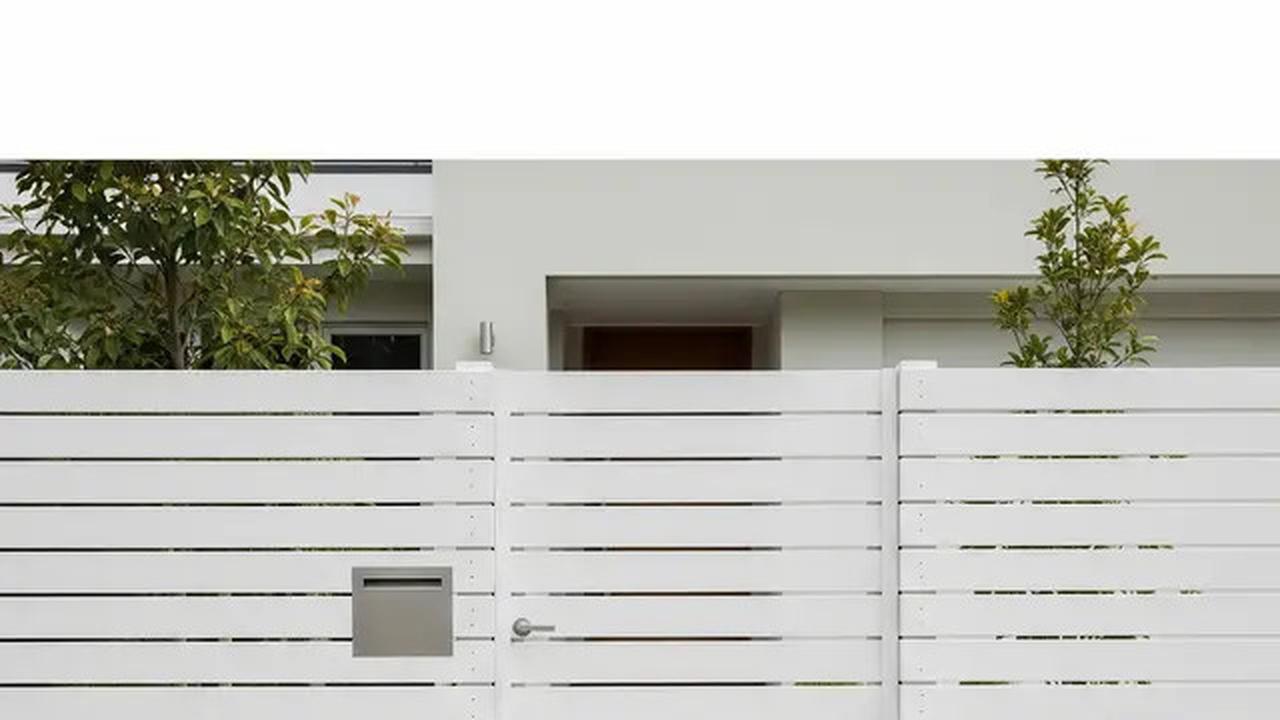 7 Model Pagar Putih Depan Rumah Bernuansa Clean dan Rapi, Hadirkan Kesan Elegan dan Modern