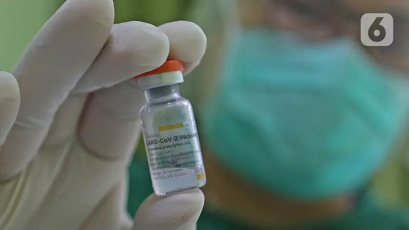 Ketua IDI Terpilih Vaksinasi COVID-19 Bersama Nakes RSUD Cengkareng