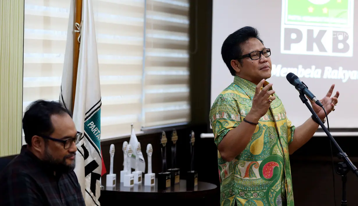Ketua Umum DPP PKB Muhaimin Iskandar memberi sambutan dalam acara Penyerahan Hadiah Pemennagg PKB Movie Award 2017 di Fraksi PKB, Jakarta (20/9). Festival Film Pendek yang di adakan PKB bertema "Pancasila Rumah Kita". (Liputan6.com/JohanTallo)