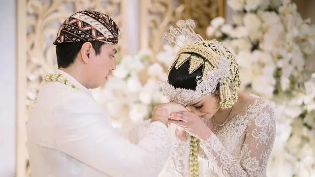 6 Potret Pernikahan Dewi Paramita Mantan Tunangan Ibrahim Risyad