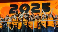 McLaren sukses mengunci gelar konstrukor Formula 1 setelah pembalap mereka, Lando Norris finis ketiga di GP Singapura 2025, Minggu (05/10/2025). (AP Photo/Vincent Thian)