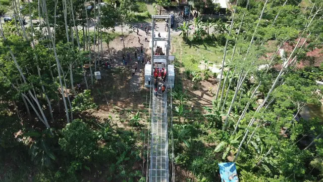 Jembatan Gantung di Desa Terpencil Cianjur