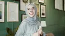 Aghnia Punjabi adalah salah satu selebgram hijab yang memiliki banyak followers di akun Instargram miliknya. Gaya hijab Aghnia ini bisa ditiru dengan padu padan yang cocok. (Liputan6.com/IG/@aghniapunjabi)