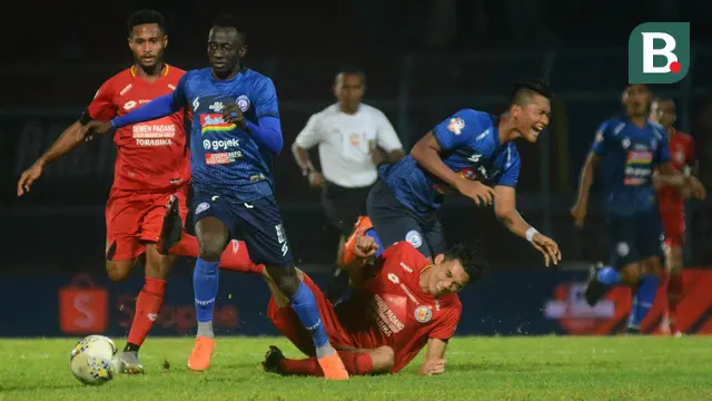 Arema vs Semen Padang