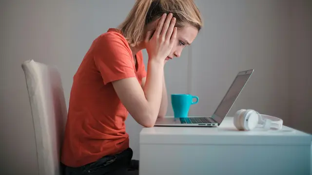 ilustrasi aries yang frustasi karena terkena silent treatment