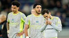 Raut kekecewaan para pemain Manchester City usai hasil imbang 3-3 kontra Everton pada laga pekan ke-35 Premier League, Selasa (05/05/2026) dini hari WIB. (AP Photo/Dave Thompson)