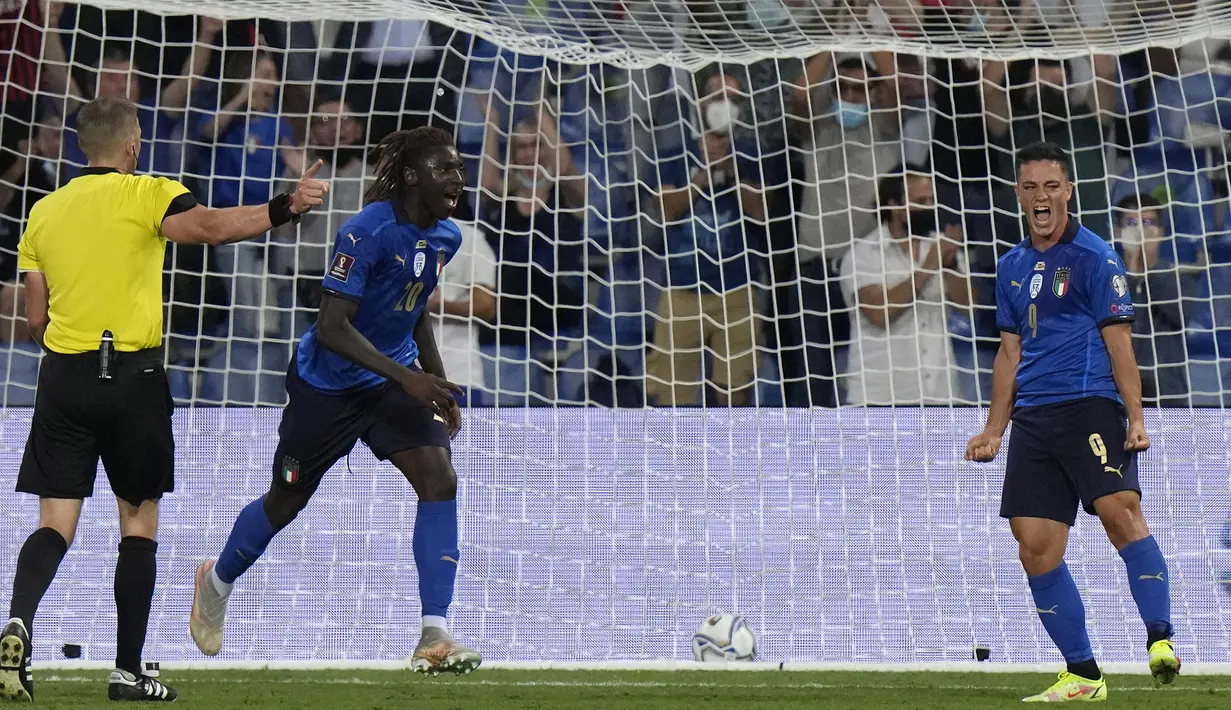 Kean berhasil menyumbangkan dua gol Gli Azzurri ke gawang Lithuania. Dirinya juga secara terus menerus lancarkan serangan sehingga menjadi momok menakutkan bagi lini belakang Lithuania. (Foto: AP/Luca Bruno)