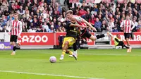 Manchester United menelan kekalahan telak 1-3 dari Brentford pada laga pekan keenam Premier League di&nbsp;Gtech Community Stadium, London, Sabtu (27/9/2025) malam WIB. (Maja Smiejkowska/PA via AP)
