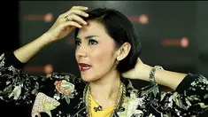 Enno Lerian memilih meninggalkan image penyanyi cilik yang telah membesarkan namanya. Ia mencoba peruntungan memulai karir menyanyi baru sesuai dengan idolanya, India Arie. Tapi anehnya, ia gelagapan ditanya tentang seluk beluk idolanya tersebut. 