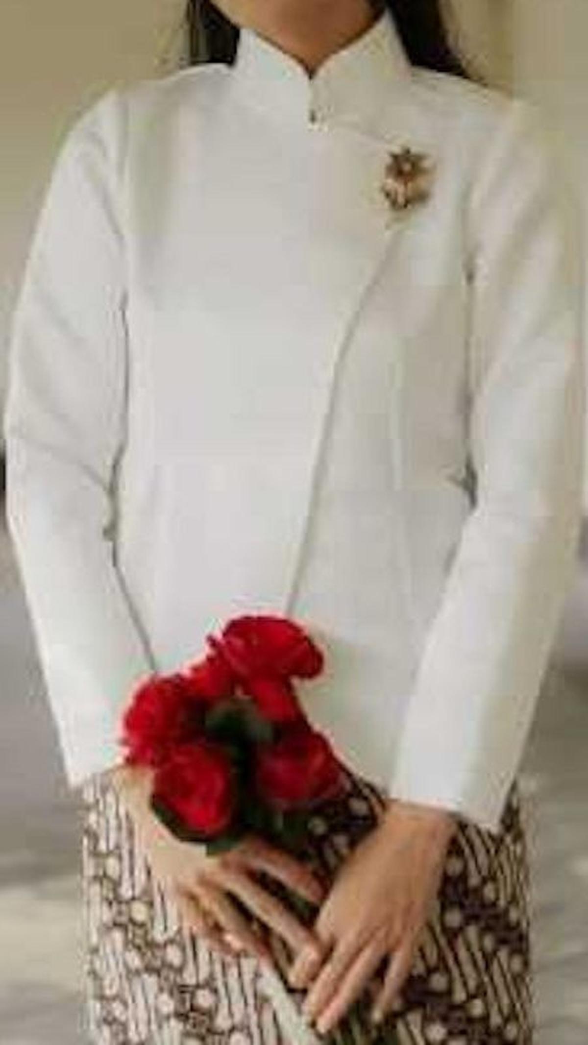<b>&nbsp;Kebaya Janggan By&nbsp;</b><span style="border-color: rgba(229,231,235,var(--tw-border-opacity)); --tw-border-opacity: 1; --tw-shadow: 0 0 #0000; --tw-ring-inset: var(--tw-empty, ); --tw-ring-offset-width: 0px; --tw-ring-offset-color: #fff; --tw-