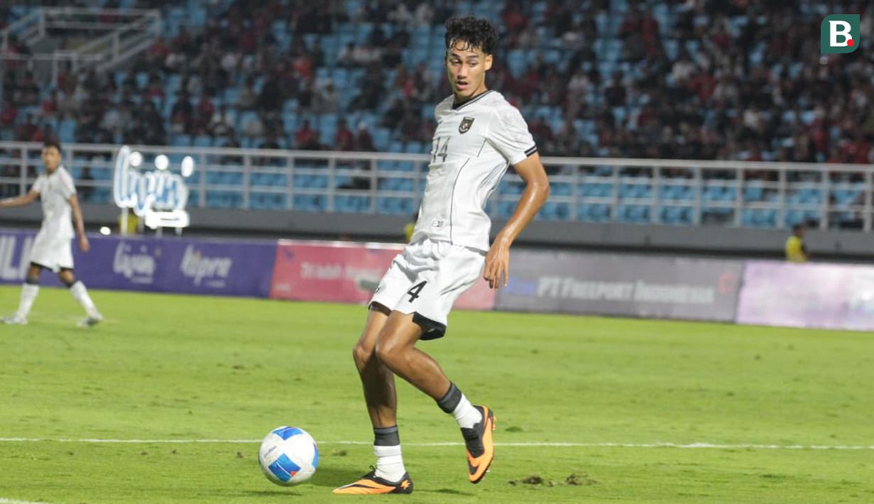 <p>Pemain Timnas Indonesia U-23, Rafael Struick mengontrol bola dalam laga Grup J Kualifikasi Piala Asia U-23 2026 melawan Laos di Stadion Gelora Delta, Sidoarjo, Jawa Timur, Rabu (03/09/2025). (Bola.com/Wahyu Pratama)</p>