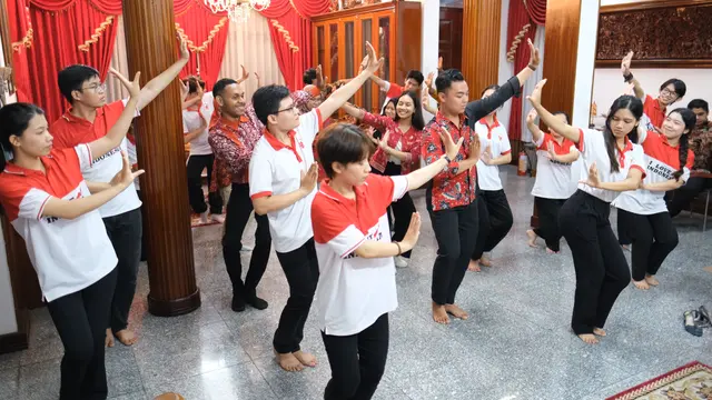 Kementerian Luar Negeri RI bekerja sama dengan Konsulat Jenderal RI di Ho Chi Minh City mengadakan kegiatan pertemuan pemuda bertajuk “Outstanding Youth for the World" (OYTW) pada tanggal 9-12 Oktober 2022.  (Dok: KJRI Ho Chi Minh City)