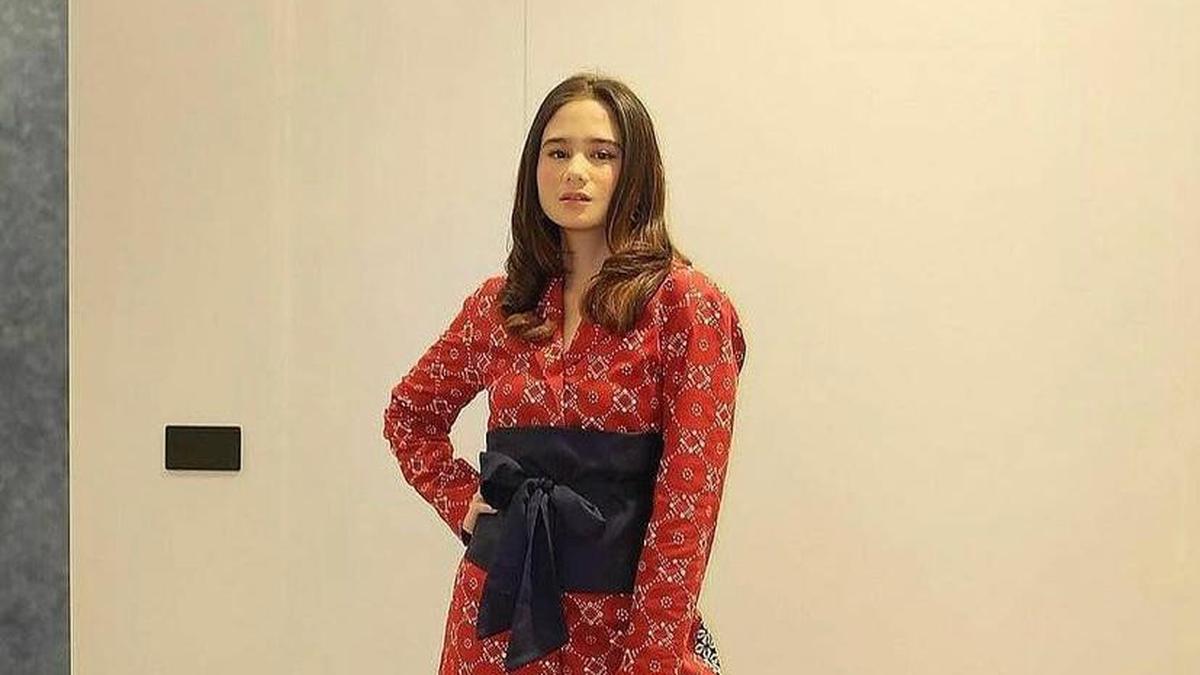 12 Model Kemeja Batik Wanita Formal Modern untuk Tampilan Profesional dan Elegan