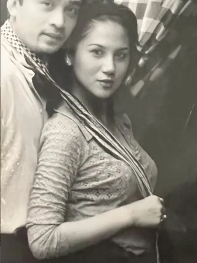 24 Tahun Bersama, Ini 6 Potret Lawas Marini Zumarnis dan Denny Wardhana