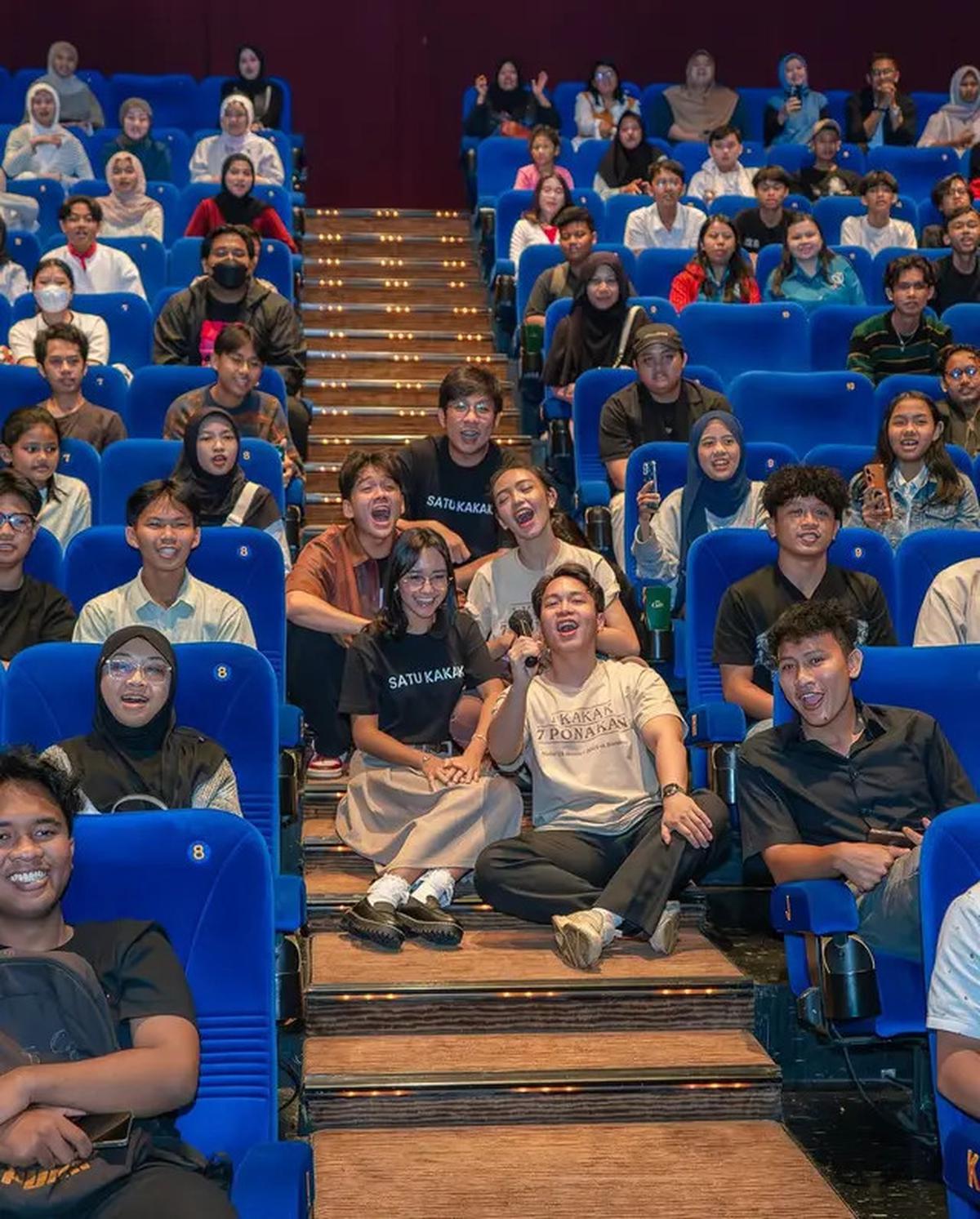 6 Potret Pemain Film 1 Kakak 7 Ponakan Cinema Visit, Raup 147 Ribu hingga Hari Ketiga