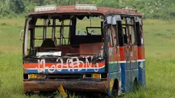 Bangkai bus Metromini terparkir di Pool Bus Dishub DKI Jakarta, Jumat (23/3). Metromini tak layak mulai digantikan Minitrans dan Metrotrans yang menghubungkan penumpangnya dari beberapa titik bus stop ke halte TransJakarta. (Liputan6.com/Arya Manggala)