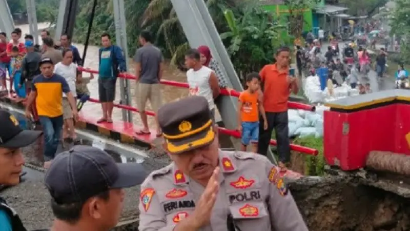 jembatan ambruk