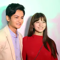 Pasangan kekasih Cassandra Lee dan Randy Martin selalu tampil mesra. Lantas apa yang membuat pasangan kekasih yang sekitar satu tahun menjalin kasih agar selalu mesra?. (Deki Prayoga/Bintang.com)