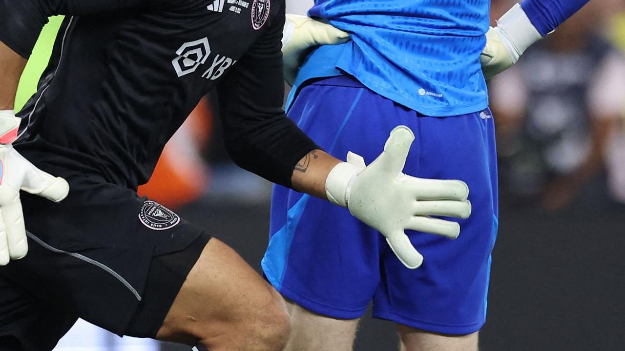 Kiper Inter Miami, Drake Callender menjadi yang berjasa besar. Dia mencetak gol di adu penalti, lalu berhasil menepis eksekusi kiper Nashville untuk memastikan timnya juara.