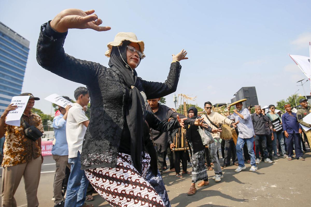 Long March Pejuang Lingkungan di Depan Gedung DPR