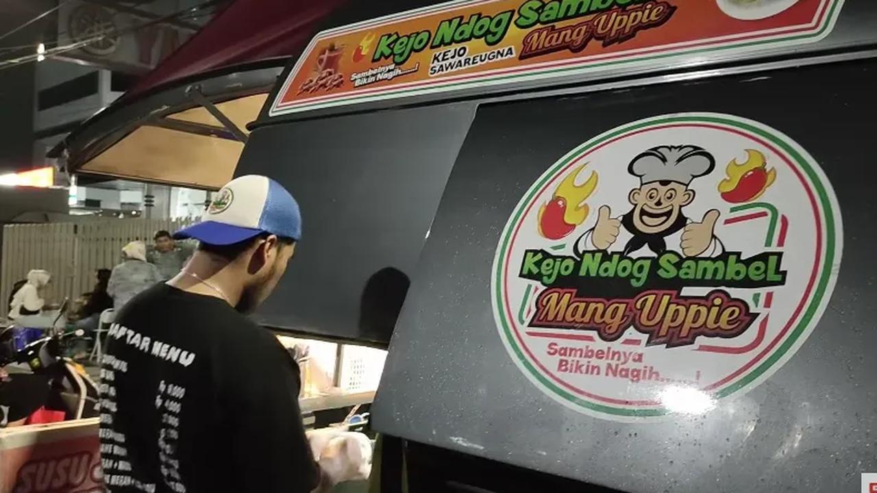 Usaha kuliner berjualan nasi telur yang dijalankan Mang Upi itu diberi nama Kejo Endog Perkedel Well. Sehari-hari ia menjajakan jualannya di Jl R.E Martadinata, Kebonjati, Cikole, Kota Sukabumi, Jawa Barat.<br>