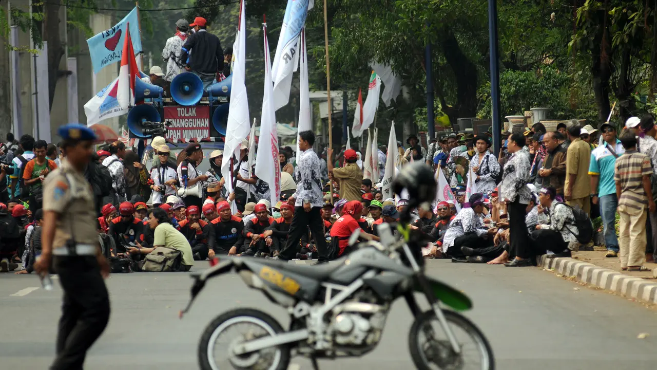  Ribuan guru honorer dari berbagai daerah demo