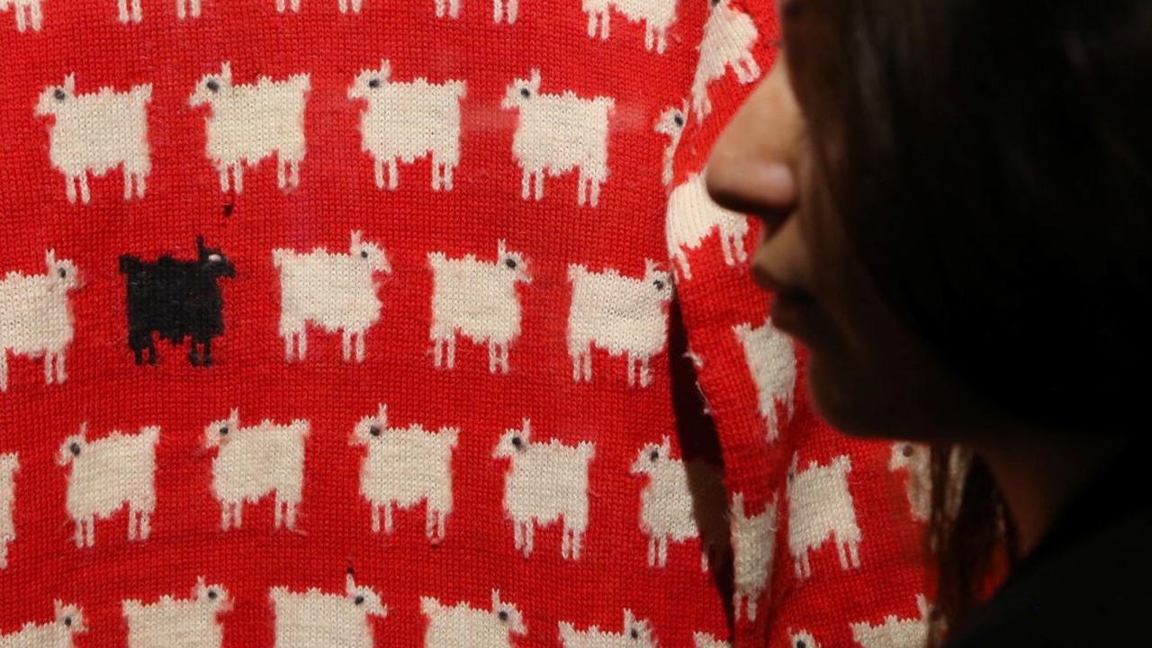 Sweater tersebut juga akan dipamerkan ke publik di markas Sotheby's Manhattan mulai 7 September 2023.